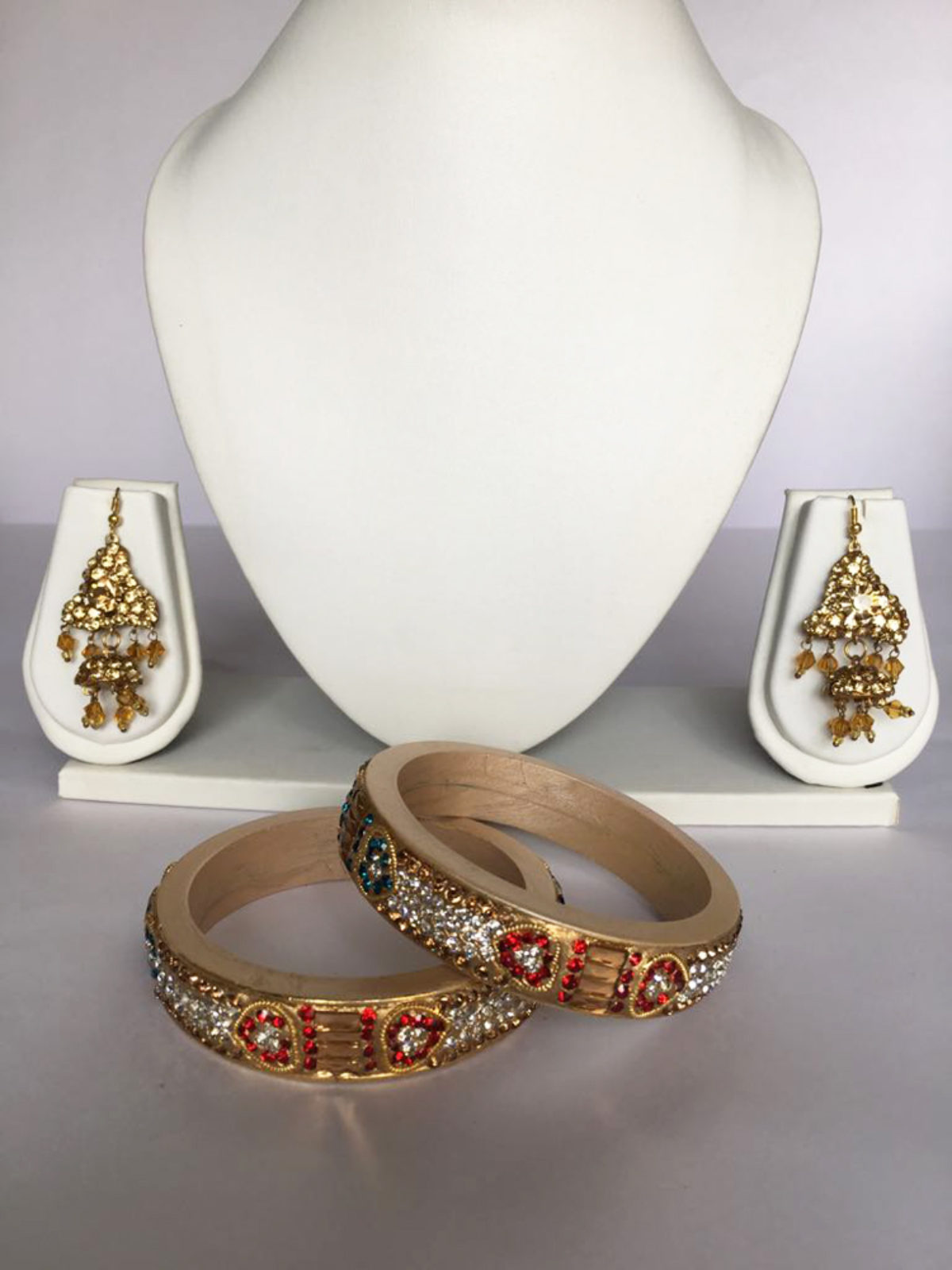 Smoky quartz Hand Cuff-Cream Bangle Designs, Bangles For Girls, Indian  Wedding Bangles Set Online, South Indian Bridal Bangles Set, Fancy Bangles  Online Shopping | Ishhaara